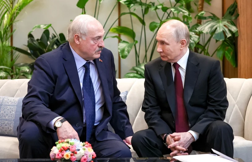 Cień milczenia wokół nietypowego spotkania. Putin i Łukaszenka w Wałdaju