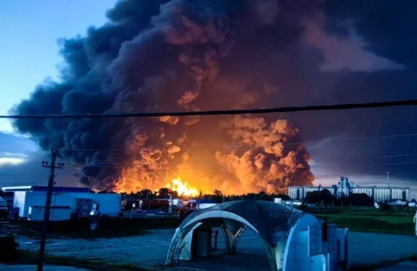 Ukrainian drones hit two Russian oil refineries, one hundreds of km from the border