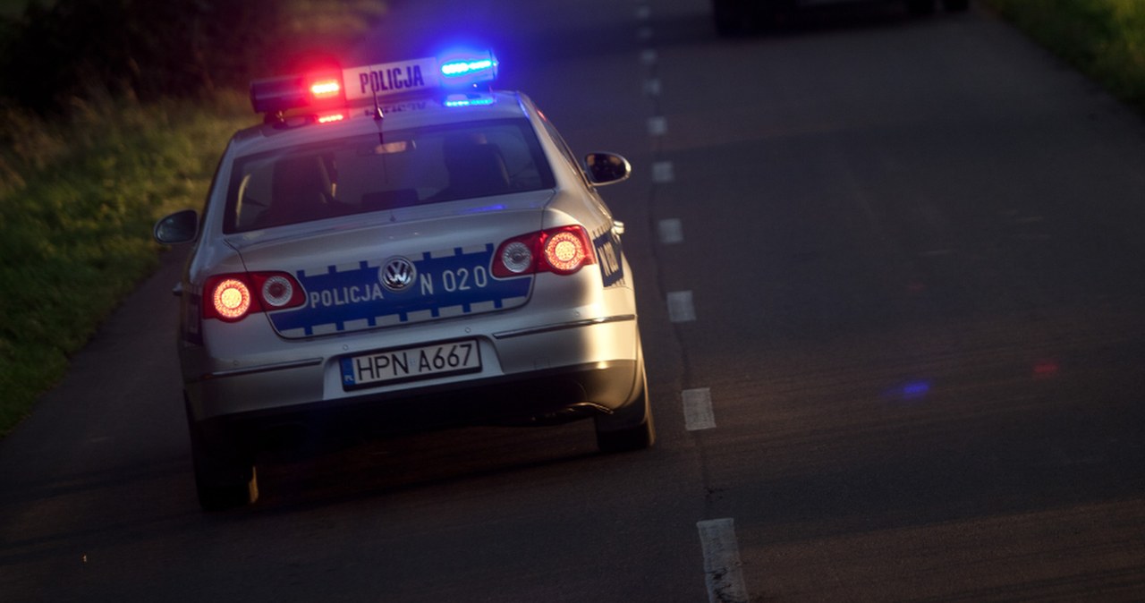 Dolnośląskie. Akcja policji. Zapłakany i wystraszony chłopiec na drodze