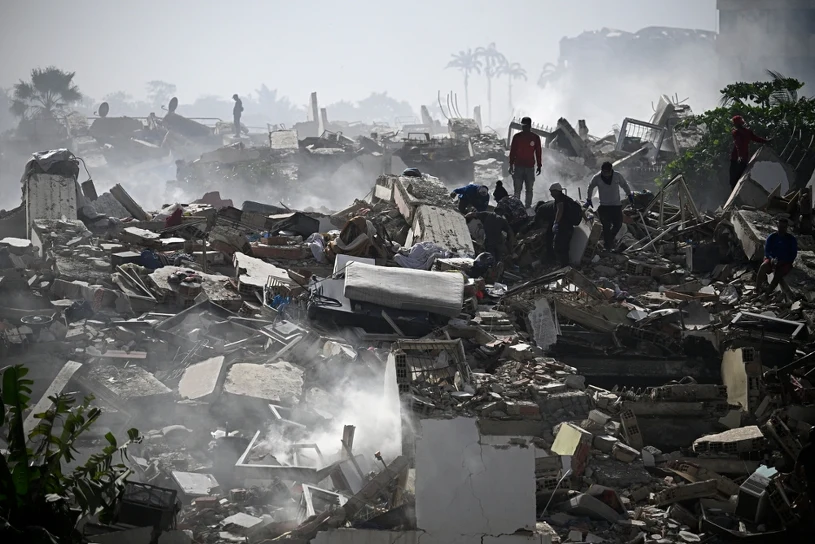 Venezuela earthquake: 11-year-old boy rescued after 70 hours under rubble