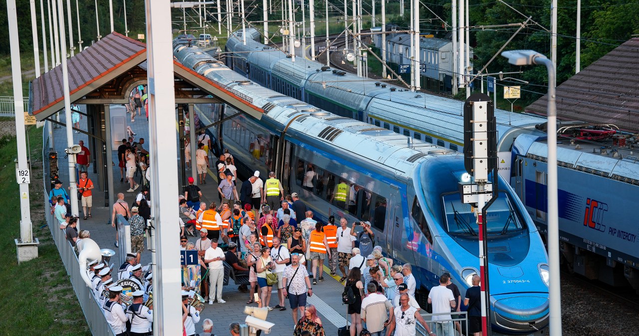 Pendolino w wakacje dojeżdża do nowej stacji nad morzem