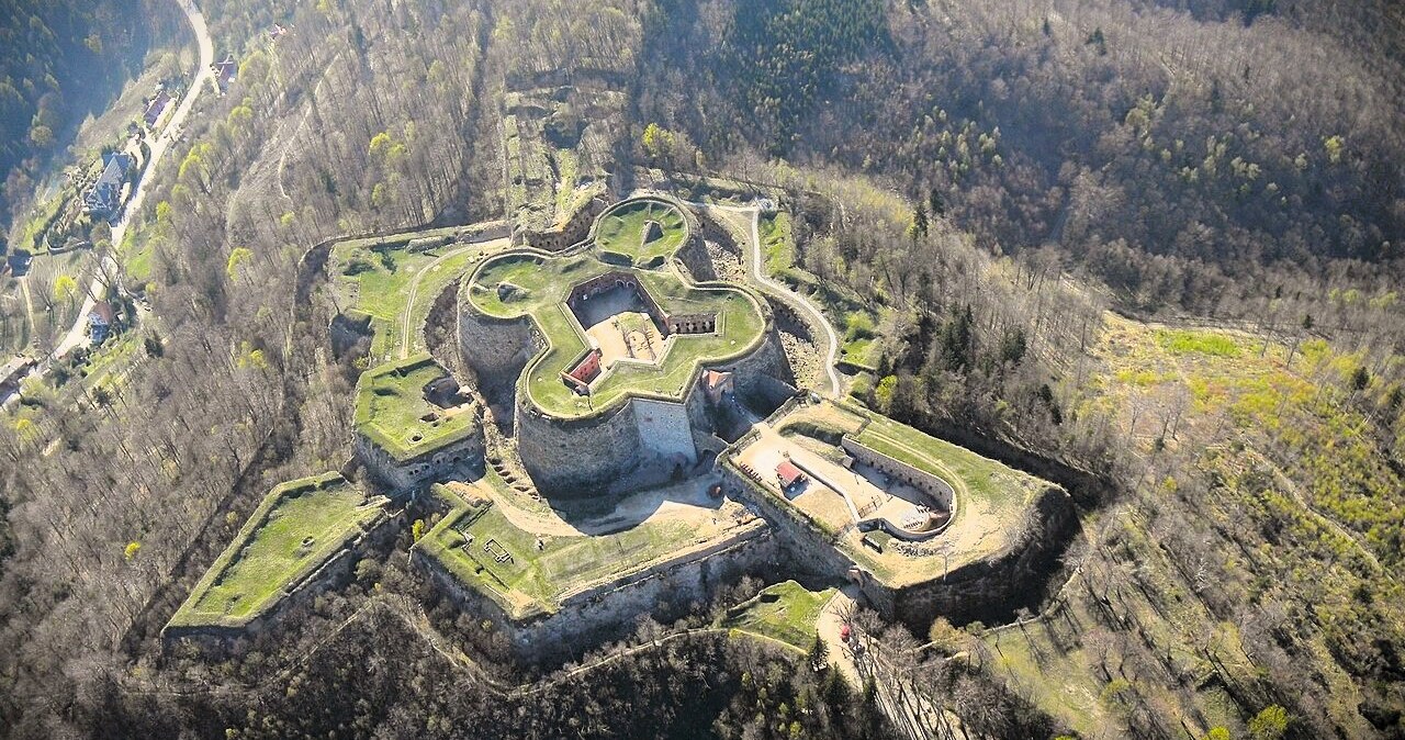Odkryj tajemnice Twierdzy Srebrna Góra. To cię zaskoczy [QUIZ]
