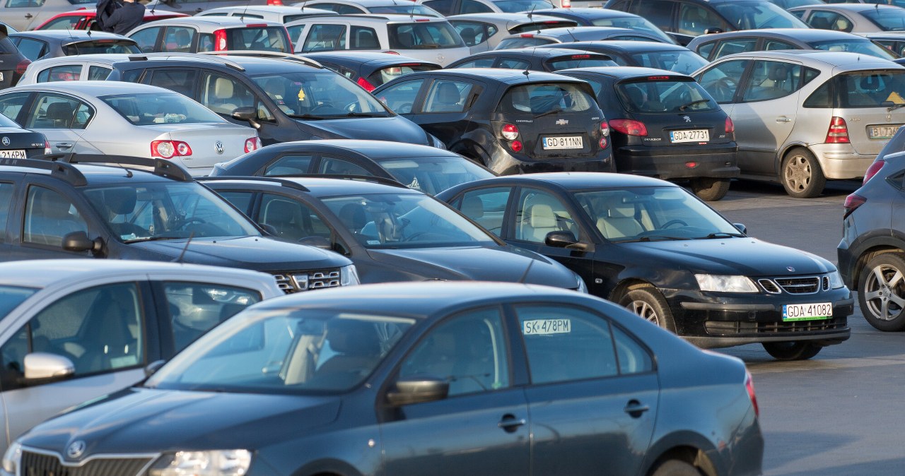 Wakacyjna pułapka na parkingach. 500 zł kary za 5 minut postoju