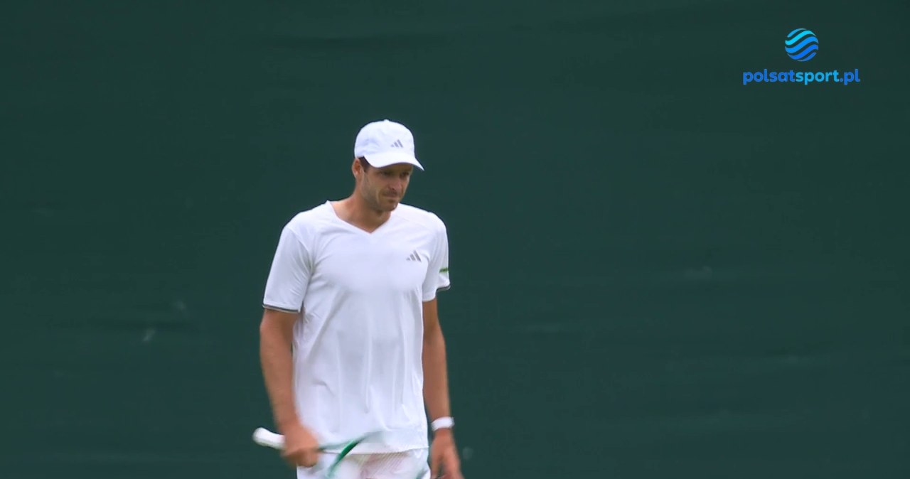 Hubert Hurkacz lepszy od Ruuda. Polak w kolejnej rundzie WImbledonu [WIDEO]