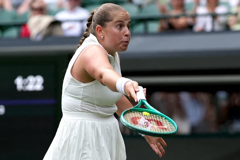 Ostapenko traciła 4:0 przewagę w Wimbledonie, ale awansowała do drugiej rundy