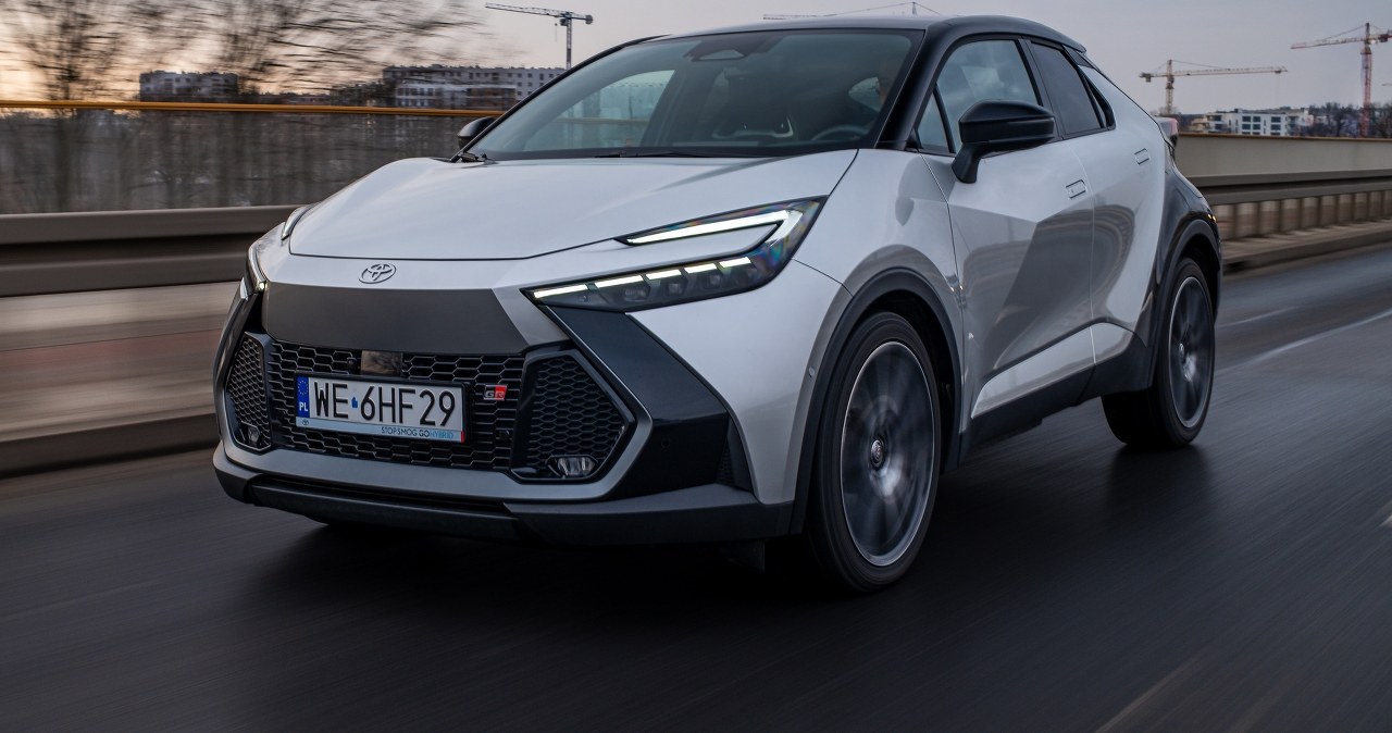 Oszczędna Toyota zaskakuje. Spalanie 3,7 l/100 km, Polacy kupują 27 aut dziennie