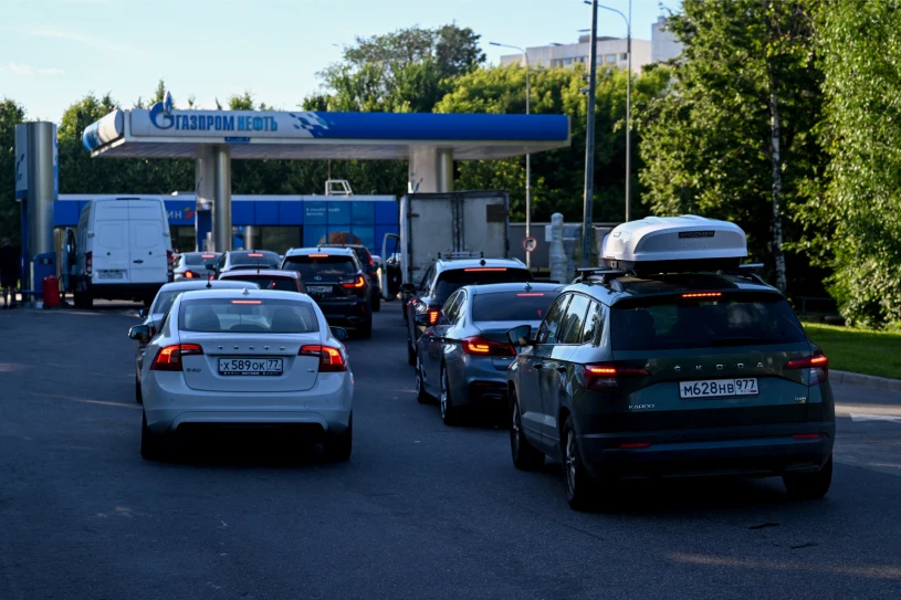 Ukraińskie ataki na rafinerie uderzają w rosyjski rynek paliw i nastroje społeczne