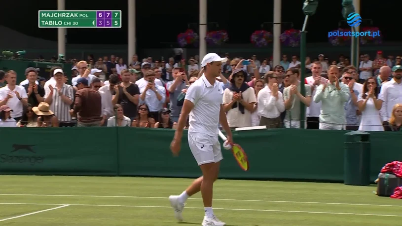 Majchrzak and Hurkacz advance to Wimbledon second round