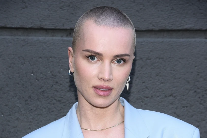 Sukienka w tym kolorze to hit na lato. Maffashion wygląda w niej obłędnie!
