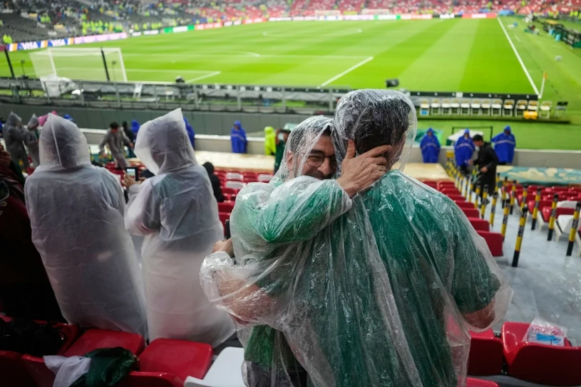 Mexico vs Ecuador World Cup match delayed due to bad weather conditions