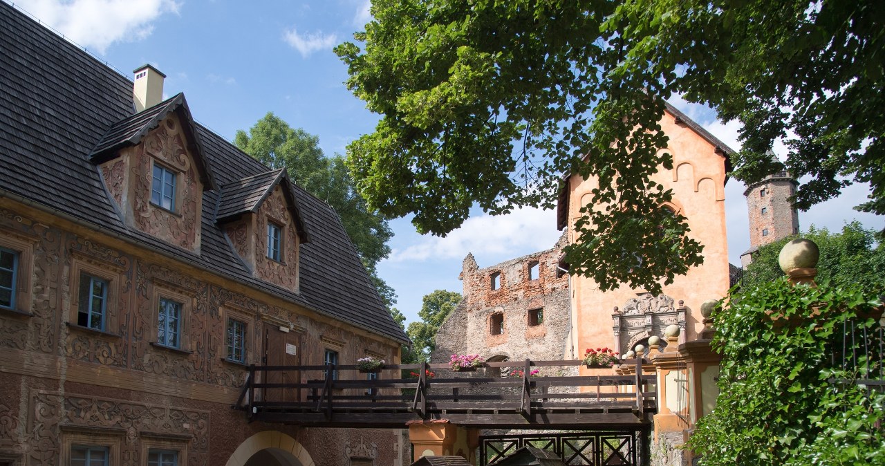 Zamek Grodno godzinę od Wrocławia. Z wieży widać Jezioro Bystrzyckie