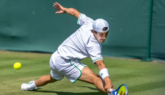 Dwa sety Polaka z mistrzem Orange Bowl. O ćwierćfinał w trakcie Wimbledonu