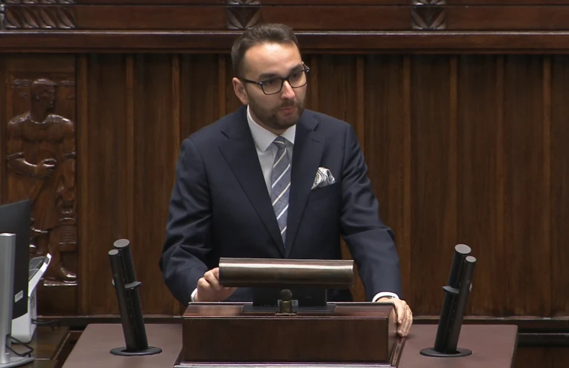 Samozwańcze "patrole" na polskich ulicach. Poseł Lewicy ostrzega