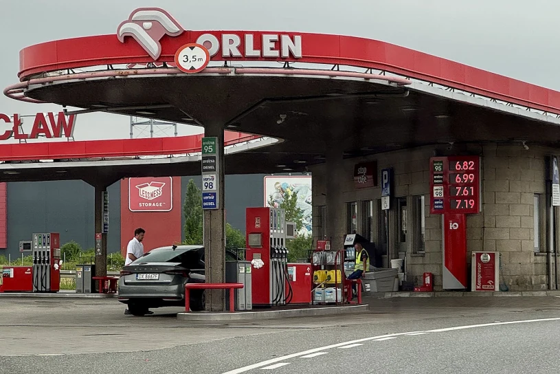 Czarny dzień na stacjach paliw. 7 zł z przodu wróci na stałe