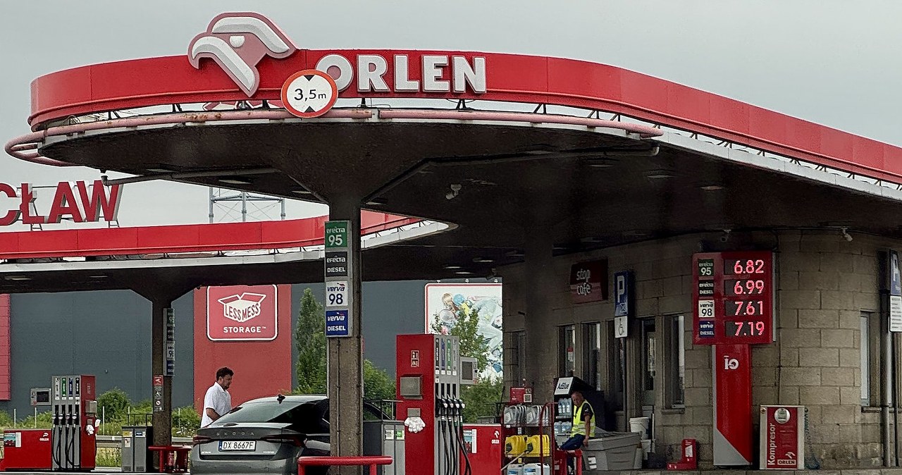 Czarny dzień na stacjach paliw. 7 zł z przodu wróci na stałe