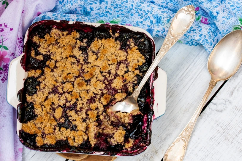 Blueberry cobbler — amerykański deser z borówkami gotowy w 30 minut