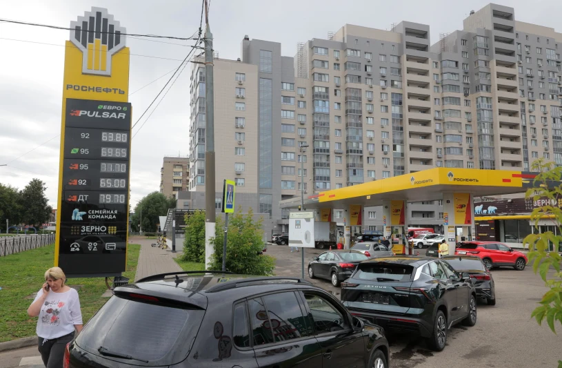 "Nie warto dramatyzować". Tak propaganda tłumaczy Rosjanom braki paliwa