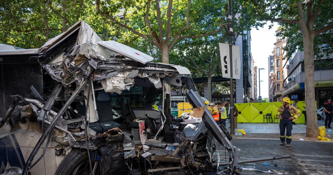 Autokar wbił się w ścianę budynku. Blisko 50 osób rannych w Katalonii