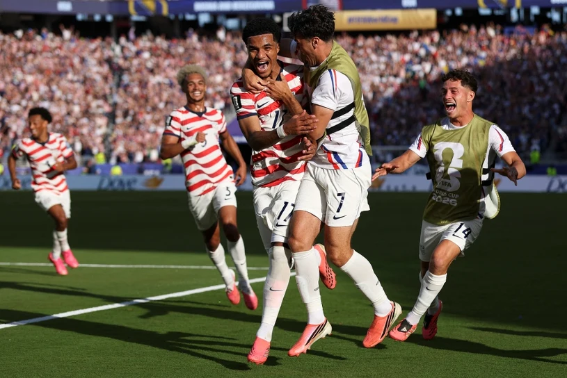 USA w 1/16 finału po meczu z Bośnią, Belgia odwróciła losy z Senegalem 3:2