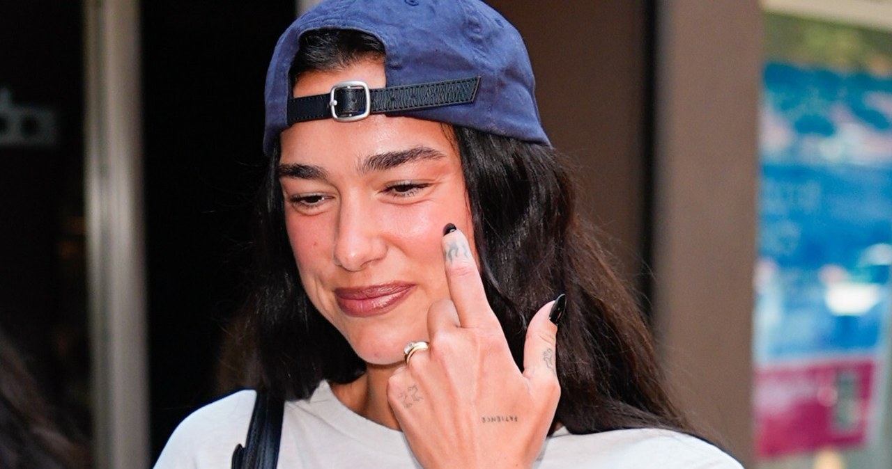 Dua Lipa serwuje letni look w Nowym Jorku. Buty skradły show