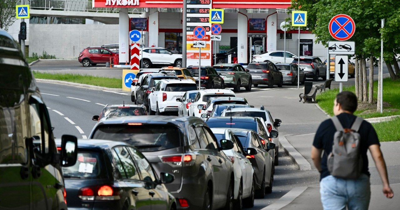 Sytuacja w Rosji wymyka się spod kontroli? Chaos i "bitwy" na stacjach