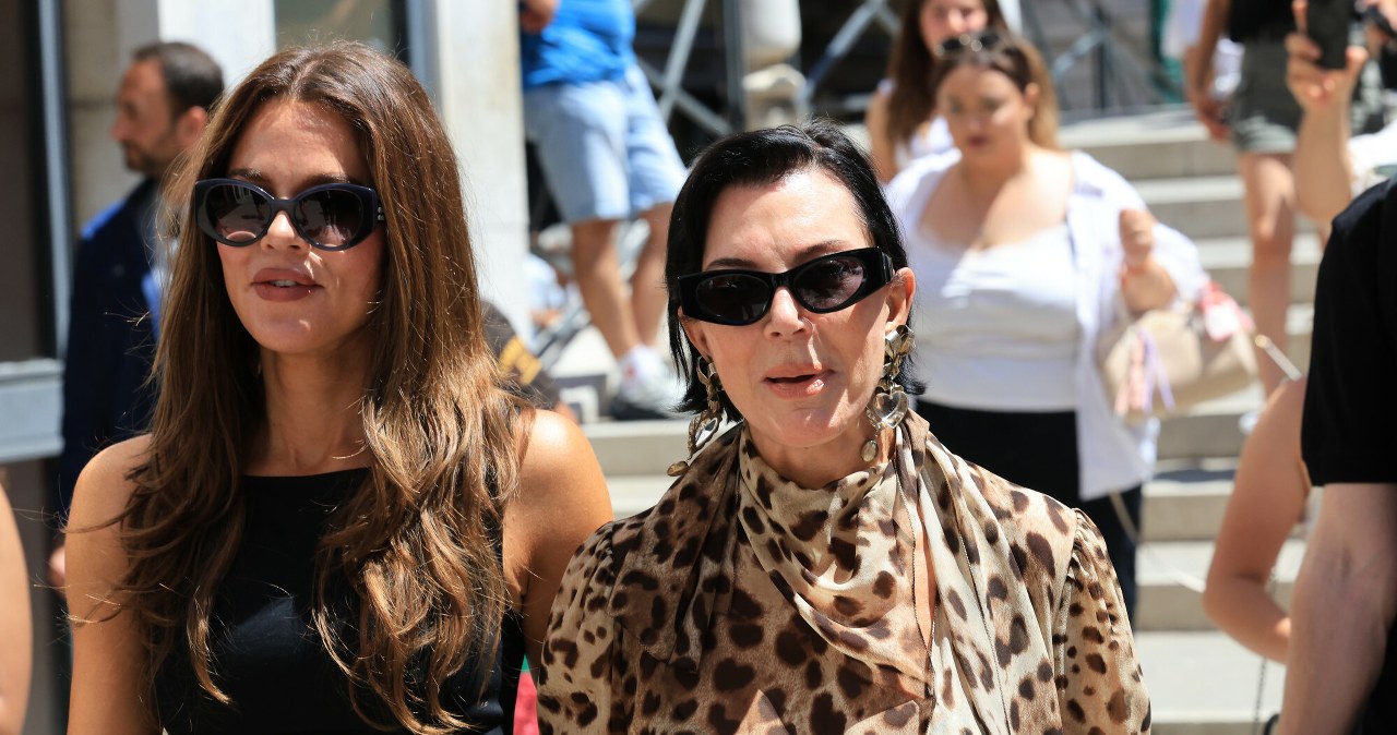 Stylizacja Kris Jenner idealna na lato. Modeluje sylwetkę, przyciąga wzrok