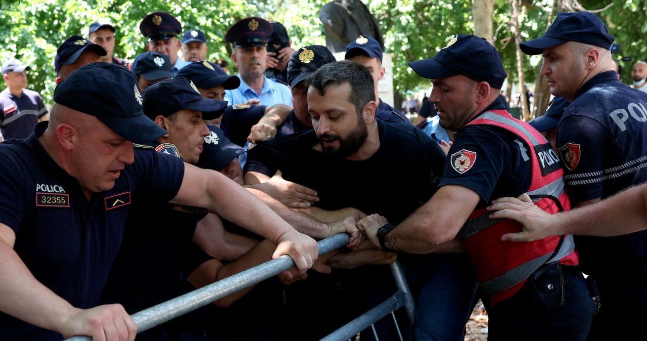 Albania. Starcia z policją, w tle inwestycja rodziny Donalda Trumpa Albania. Starcia z policją, w tle inwestycja rodziny Donalda Trumpa