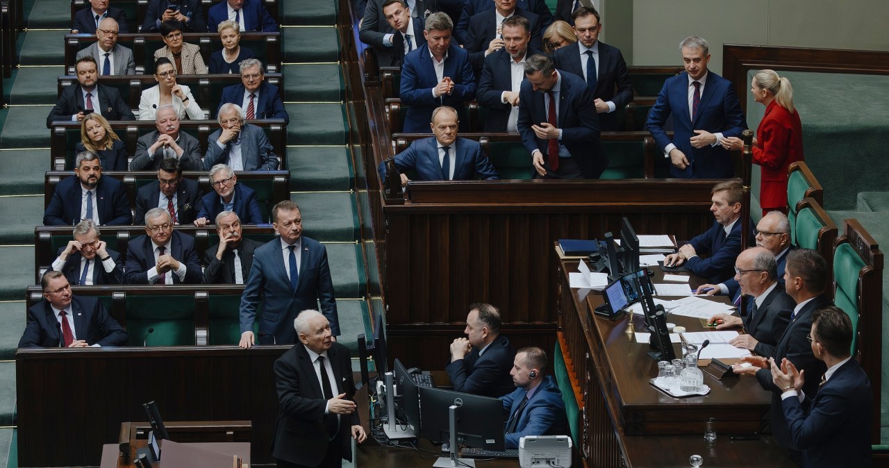 Sondaż partyjny. KO pierwszy, PiS goni. W zestawieniu nowa pozycja Sondaż partyjny. KO pierwszy, PiS goni. W zestawieniu nowa pozycja