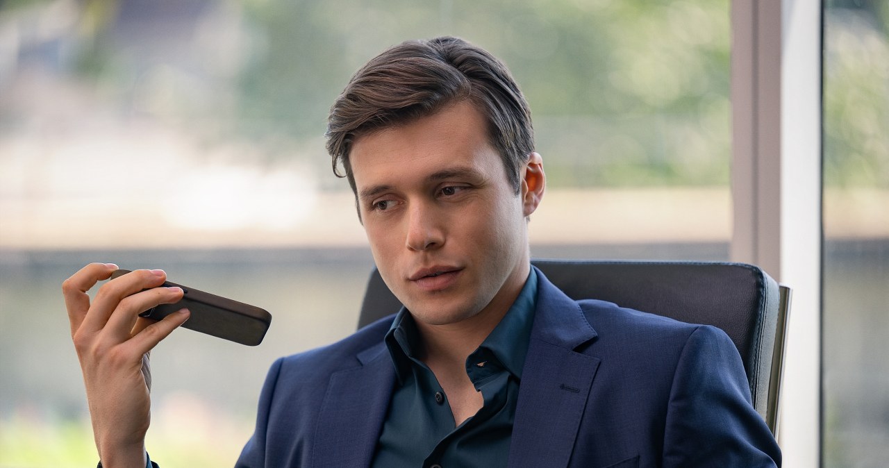 Dzięki komedii romantycznej trafi na szczyt? Z gwiazdami pracuje już od lat