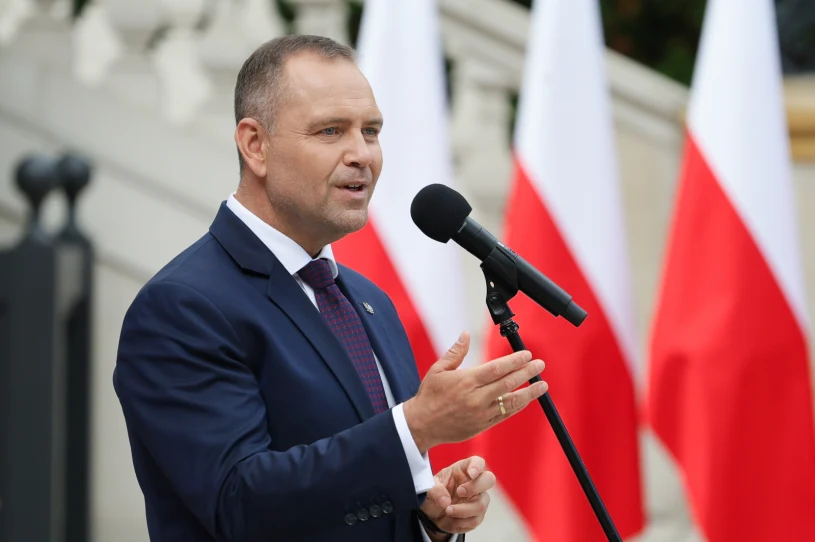 "Sprawdzajmy towar, jaki kupujemy". Poseł zadrwił z Nawrockiego