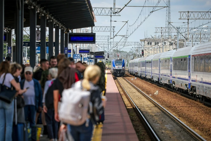 Upały ujawniły słabości polskiej kolei: opóźnienia, odwołania i uszkodzenia infrastruktury