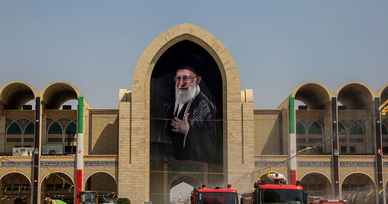Iran z sygnałem dla Donalda Trumpa. Spektakularny pogrzeb Chameneiego Iran z sygnałem dla Donalda Trumpa. Spektakularny pogrzeb Chameneiego