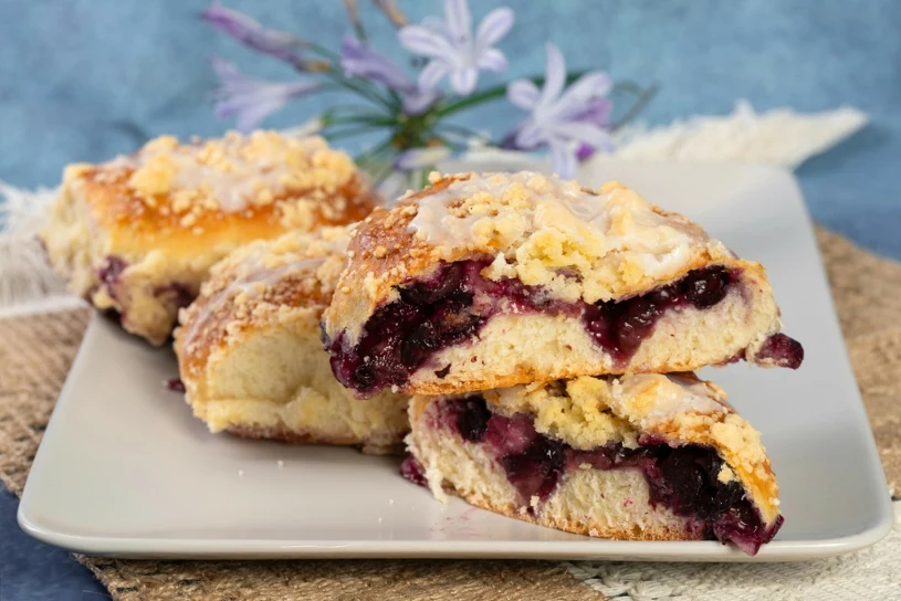 Grandma's blueberry buns recipe: homemade drożdżówki at a fraction of café prices
