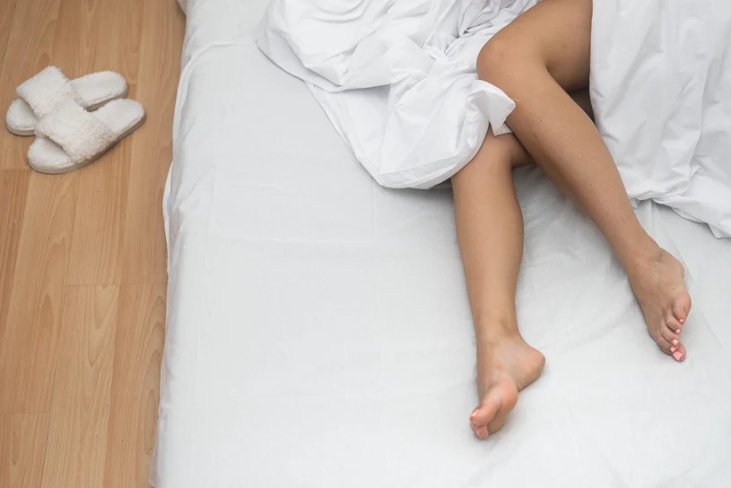 Why you can't sleep without a blanket even in summer heat — science explains