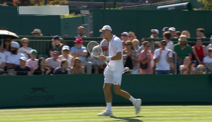 Kolejny Polak pożegnał się z Wimbledonem. Nietypowa inauguracja [WIDEO]