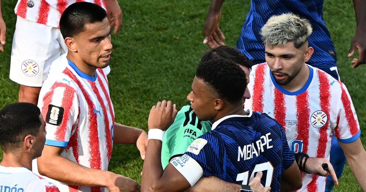 Faul na Mbappe, w moment skoczyli sobie do oczu. Sędzia musiał reagować