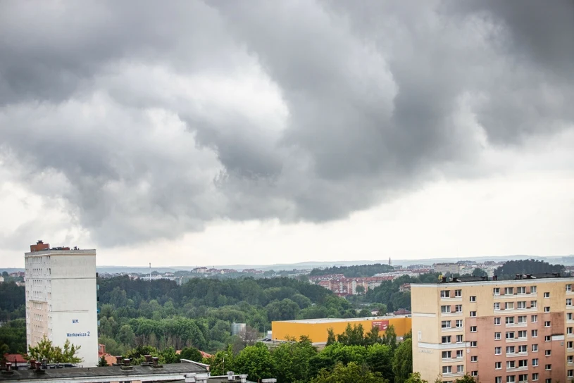 Pogodowa karuzela trwa, wrócą burze i wichury. Nie skończą się w niedzielę