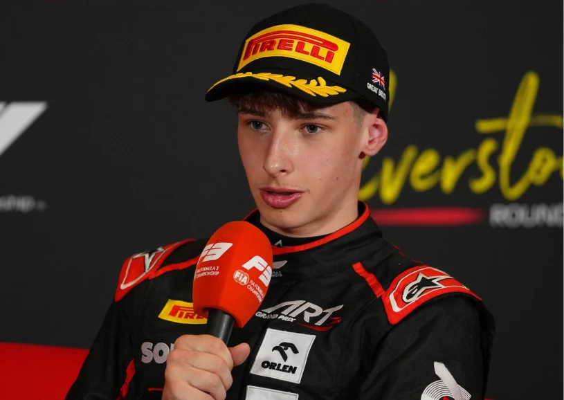 18-letni Gładysz triumfuje w F3 na Silverstone po karach dla rywali