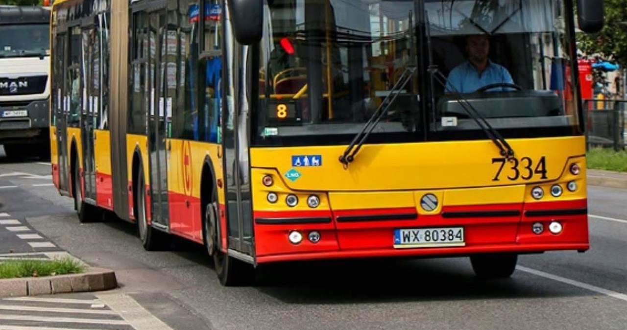 Warszawa. Autobus wjechał w przejście podziemne. Są ranni Warszawa. Autobus wjechał w przejście podziemne. Są ranni