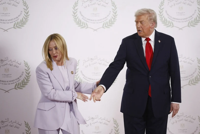 Trump napisał „potrzebny zakaz zbliżania" przy zdjęciu z Meloni. Włochy oburzone