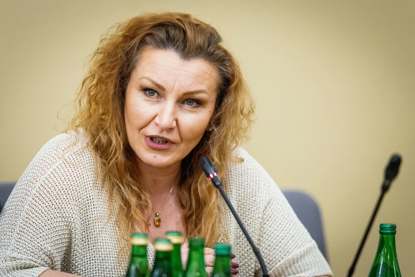 Rząd żąda zwrotu 3,38 mln zł dotacji na projekt "Bezpieczna Kobieta" promowany przez PiS