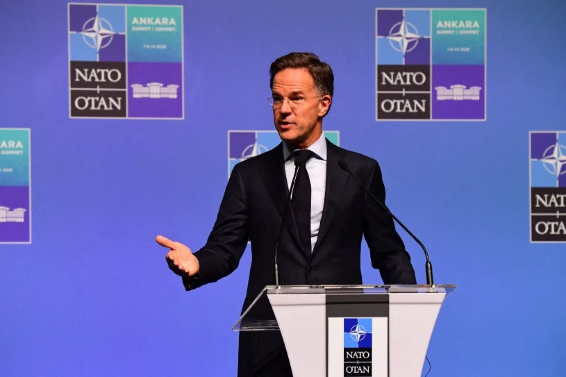Szef NATO przed szczytem w Ankarze: Chiny stanowią zagrożenie militarne