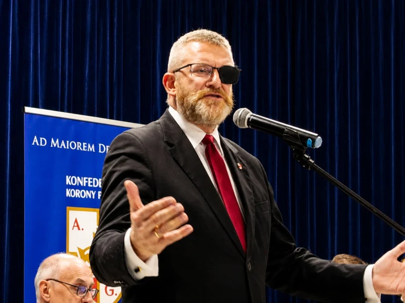 Grzegorz Braun ukarany. Szefowa Parlamentu Europejskiego podjęła decyzję