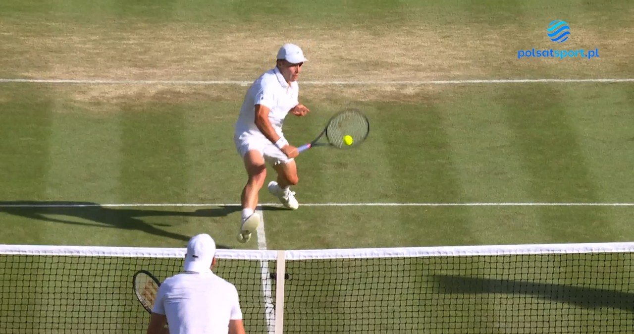 Zacięta walka o ćwierćfinał Wimbledonu. "Najlepsza akcja meczu" [WIDEO]