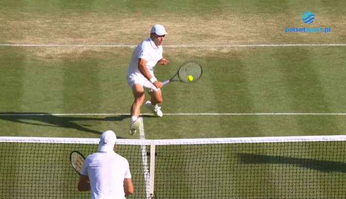 Zacięta walka o ćwierćfinał Wimbledonu. "Najlepsza akcja meczu" [WIDEO]