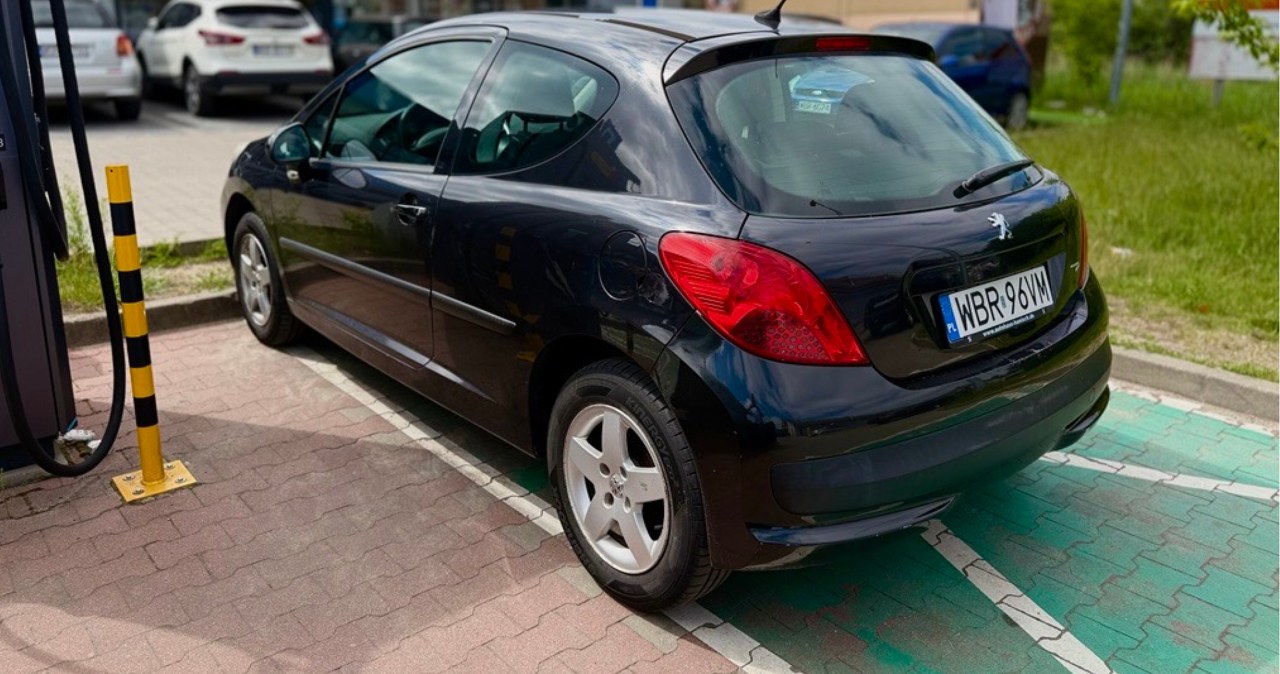 Posiadacze aut elektrycznych są na nich wściekli. Blokują i płacą 5 tys. zł