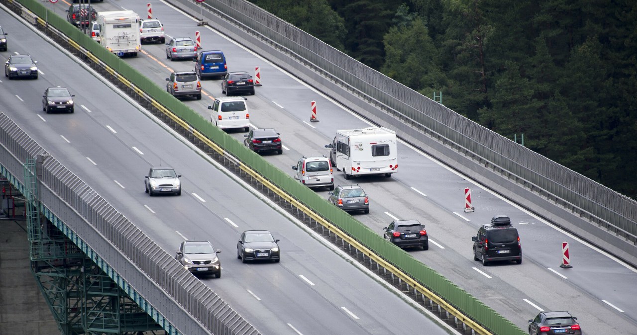 Stanął na stacji paliw w Austrii. Po 14 dniach dostał żądanie zapłaty
