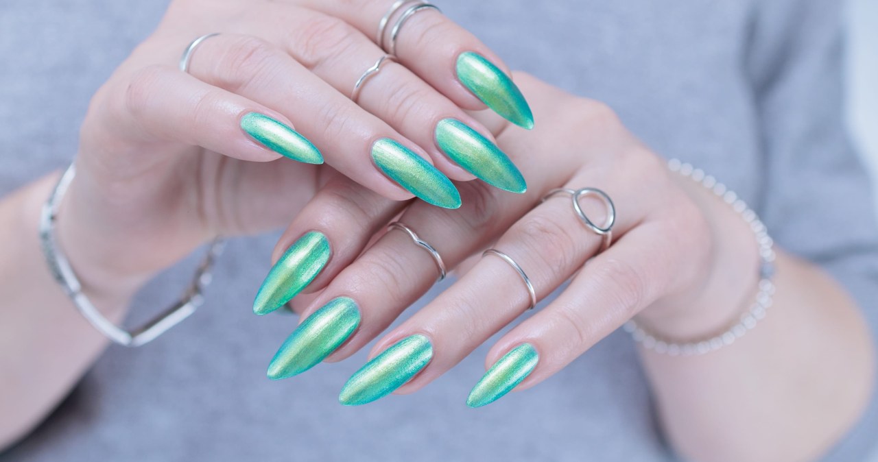 Planujesz wakacje nad morzem? Koniecznie zrób ten manicure