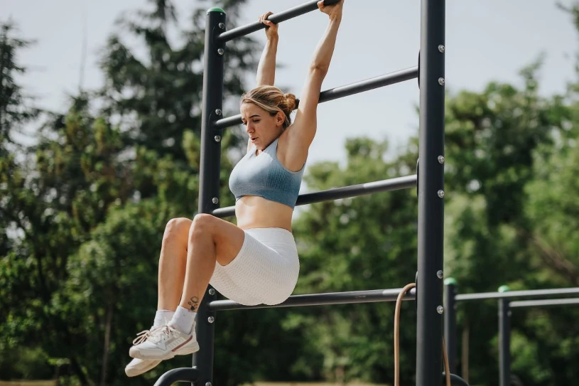 Dead hang: ile czasu na drążku wskazuje na dobre zdrowie?