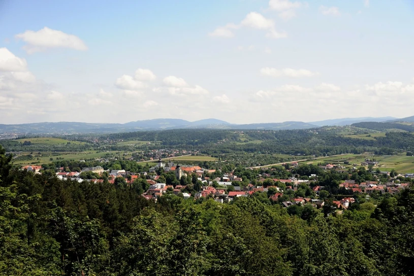 Nowe punkty widokowe na Miejskiej Górze w Starym Sączu przyciągają turystów
